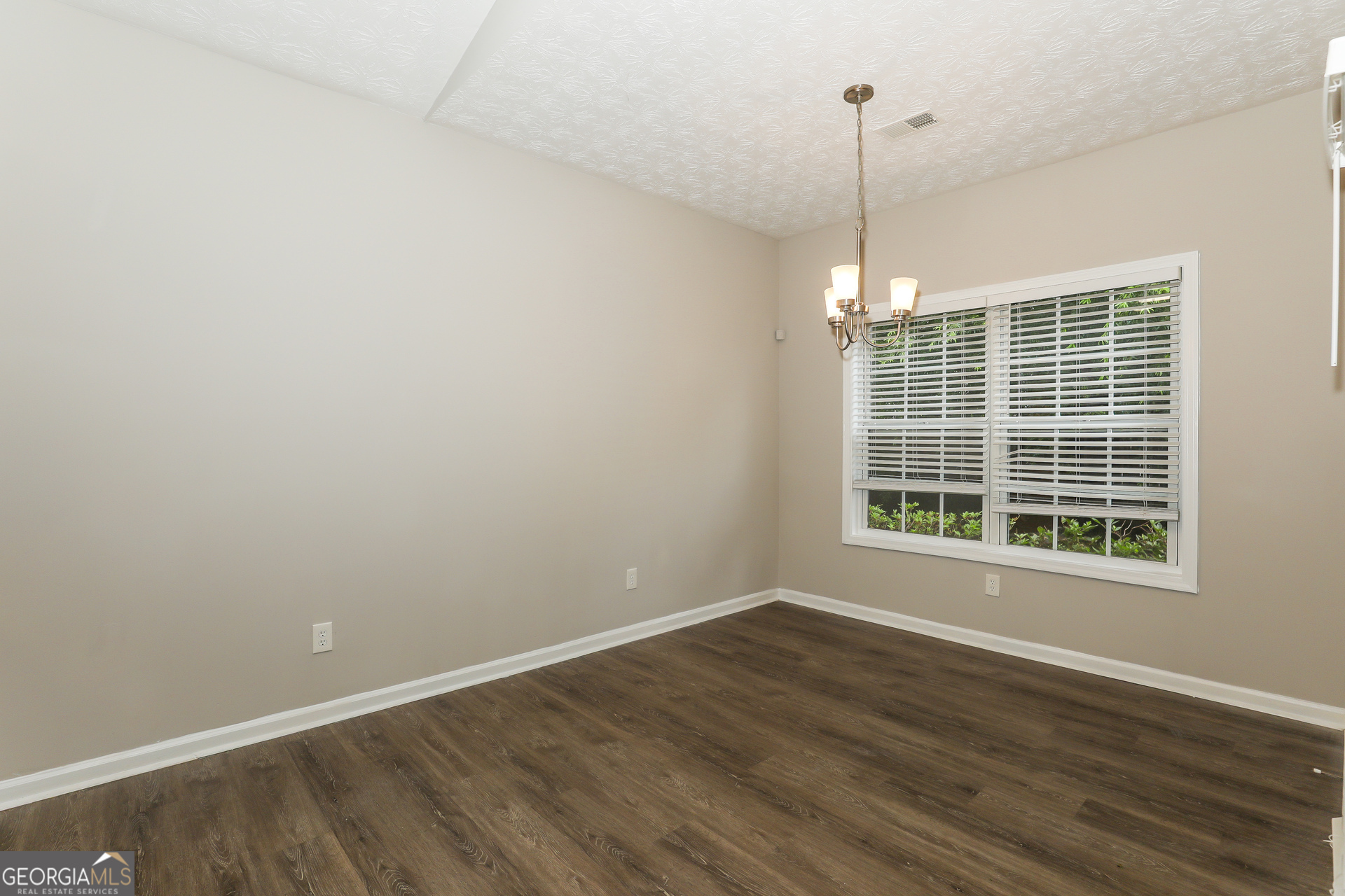 1055 Maple Leaf Drive Property Photo 7