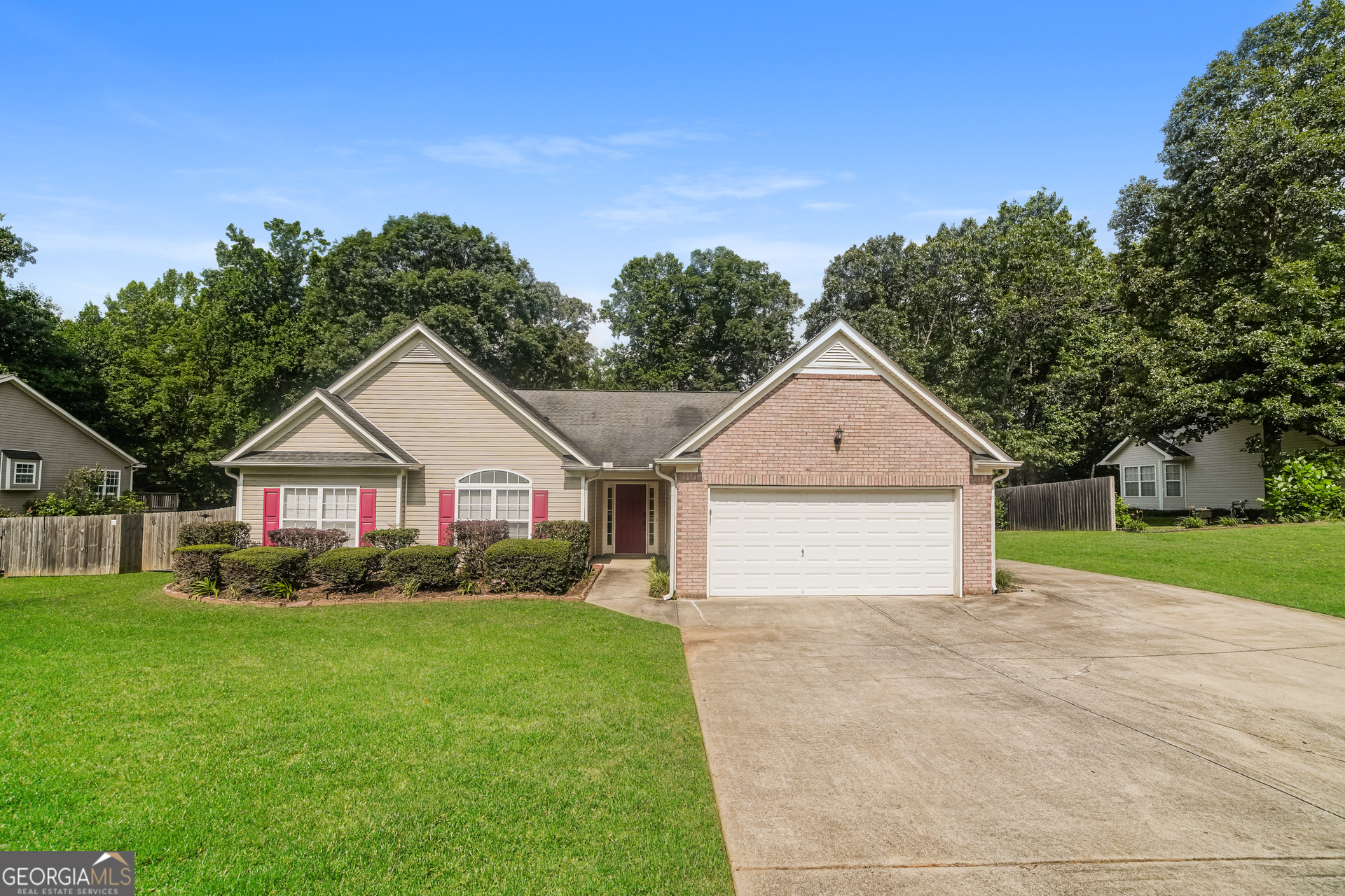 293 Hampton Oaks Circle Property Photo 1