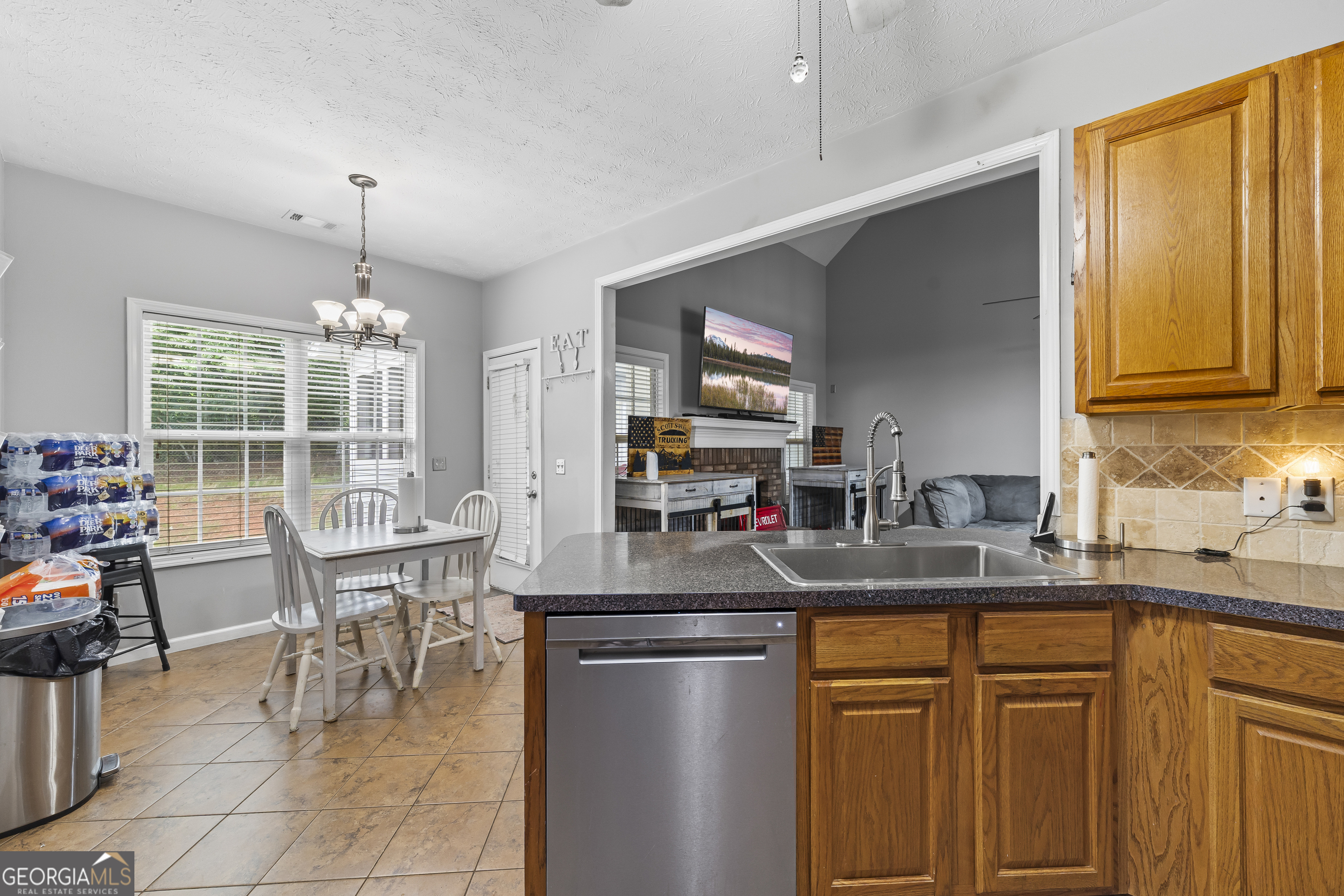 238 Apple Valley Road Property Photo 22