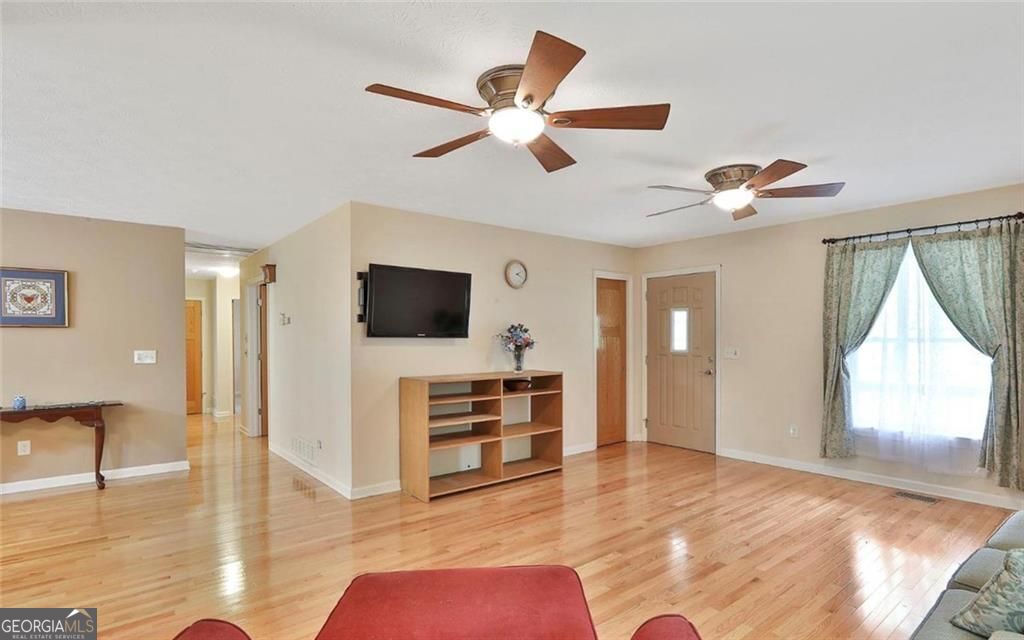 385 Vaughn Road Property Photo 10