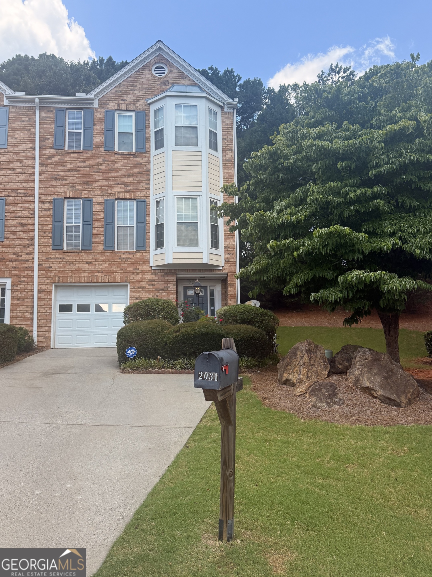 2031 Pinnacle Pointe Property Photo 2