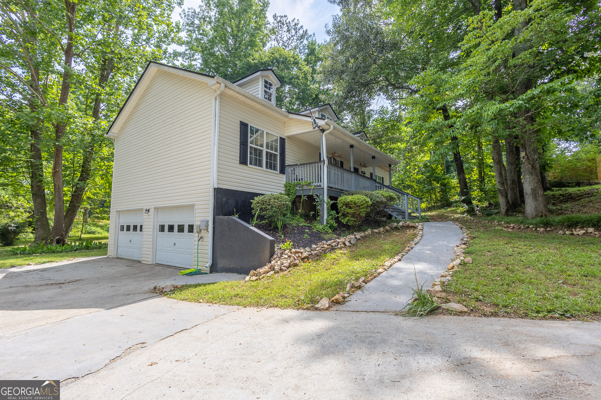 104 Streambank Court Property Photo 1