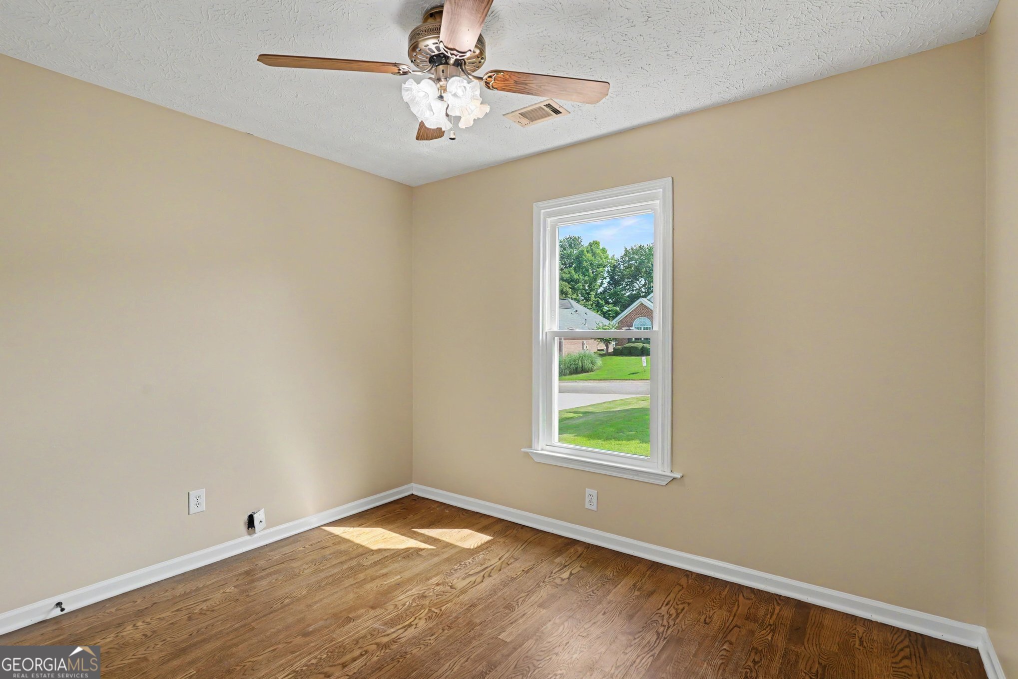 365 Oakpark Terrace Property Photo 16