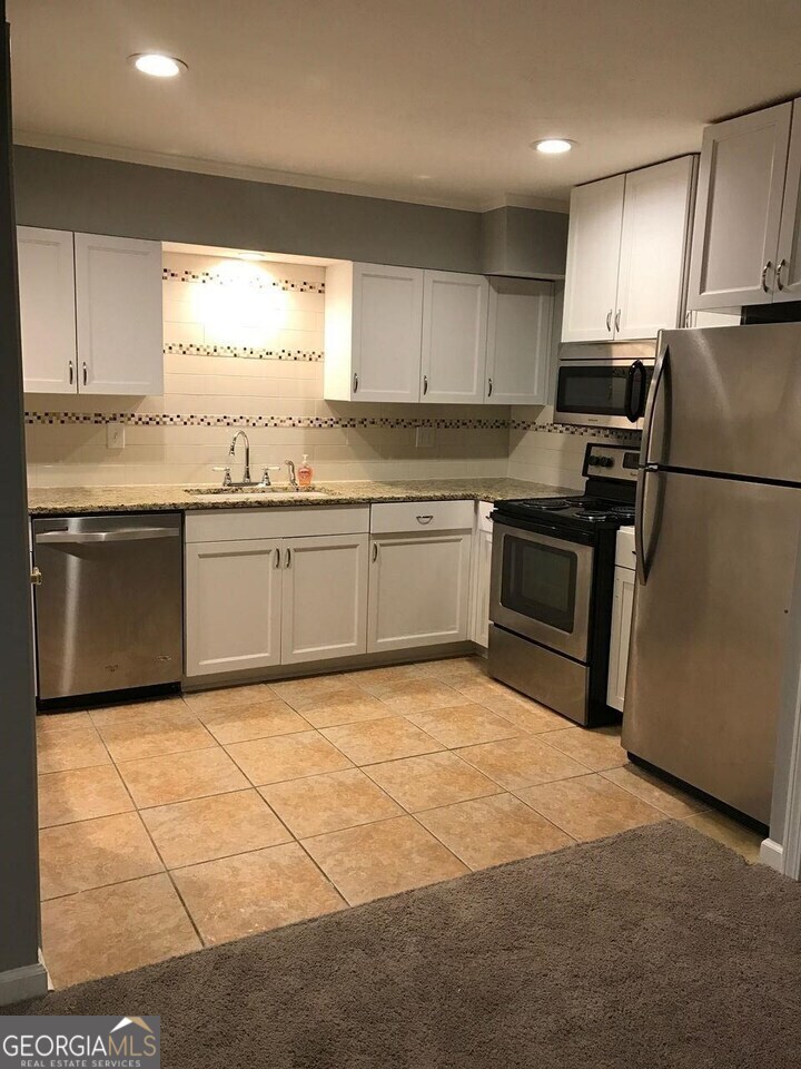 3101 Colonial Way # O Property Photo 2