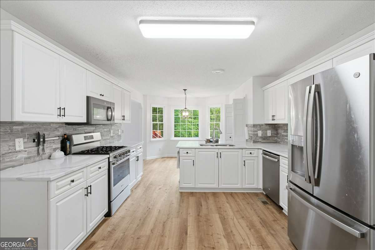 923 Whitby Drive Property Photo 14