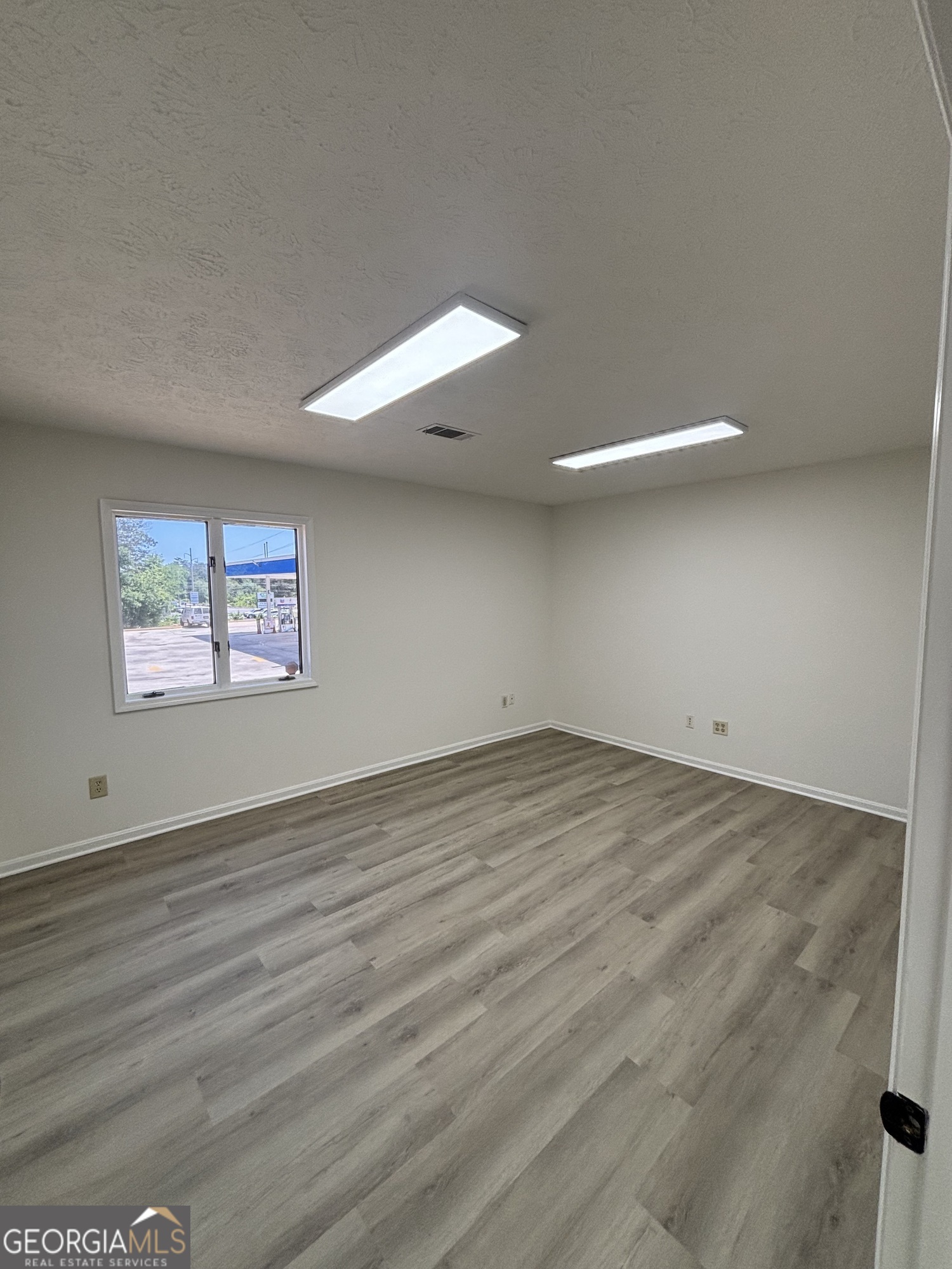 2066 Watson Boulevard # 3 Property Photo 7