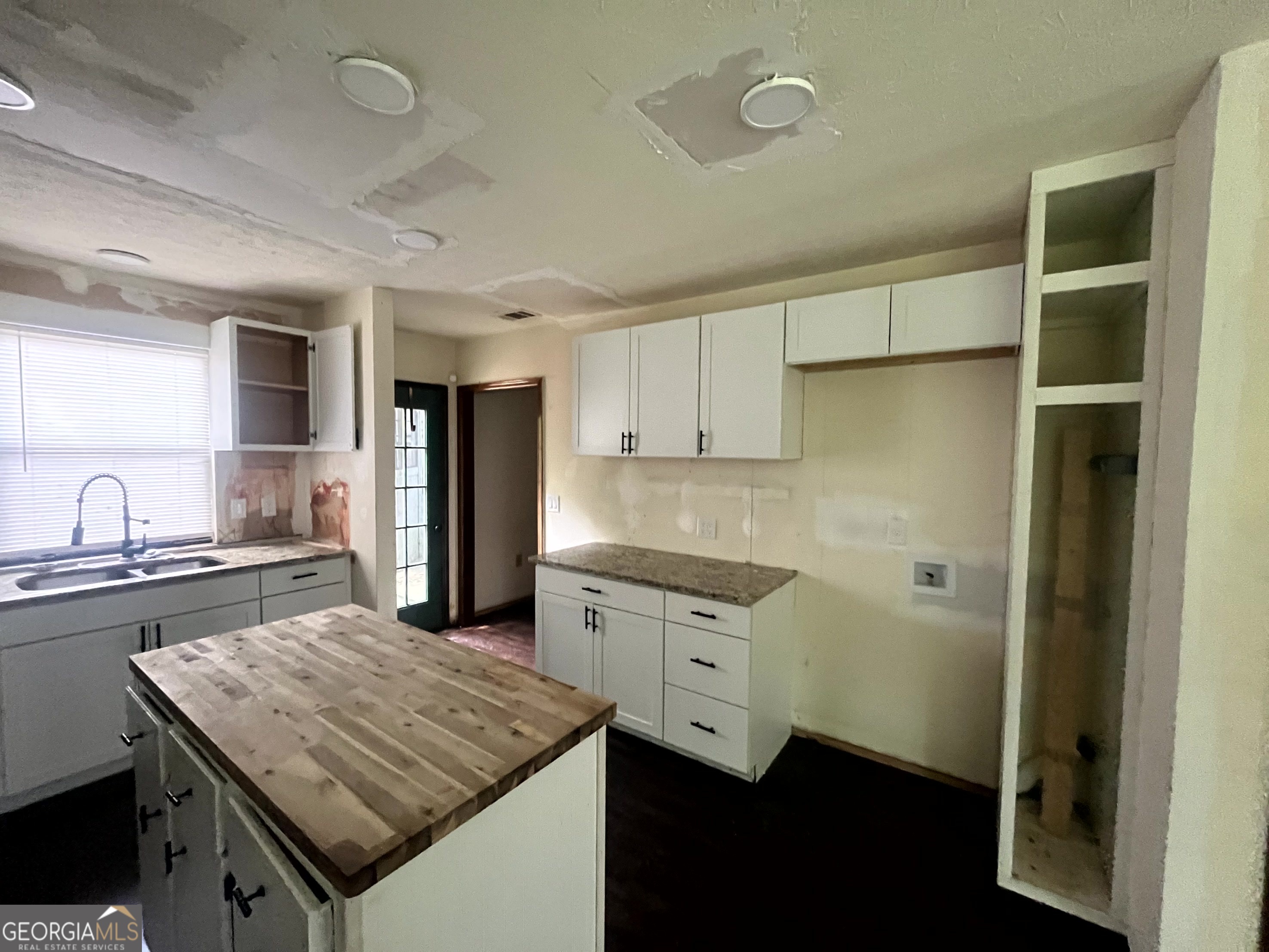 6717 Live Oak Lane Property Photo 9