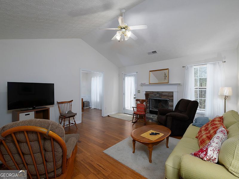 55 Dearing Woods Bend Property Photo 4