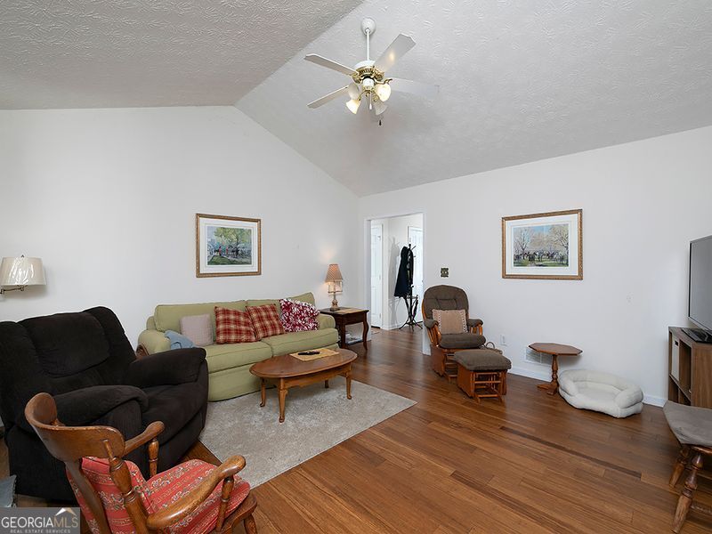 55 Dearing Woods Bend Property Photo 5