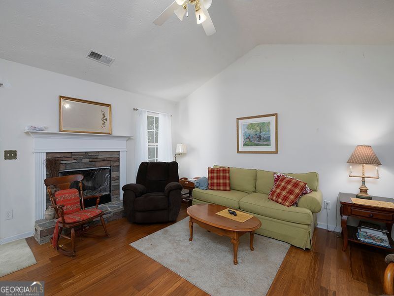 55 Dearing Woods Bend Property Photo 6