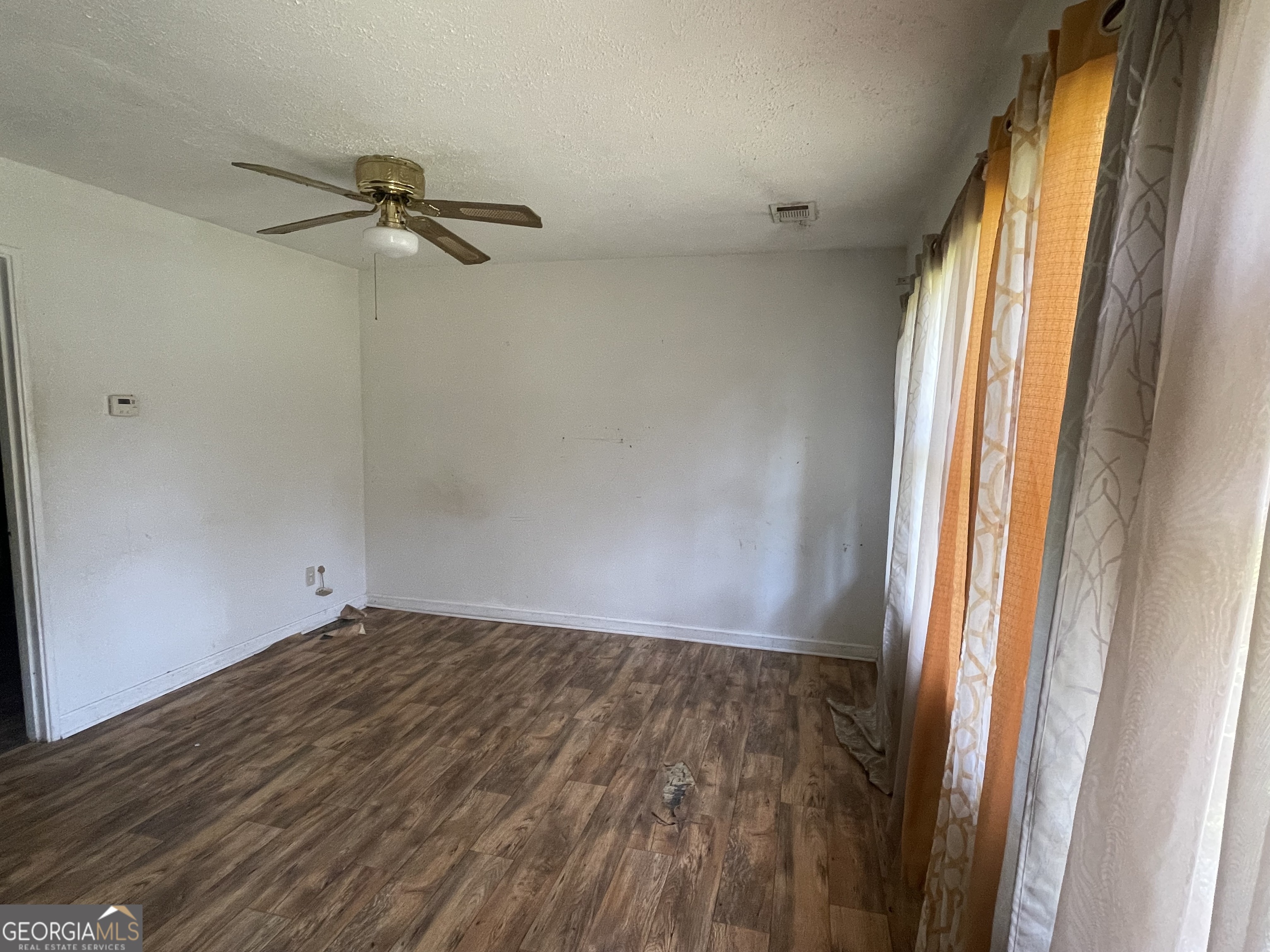 486 Denham Street Property Photo 2