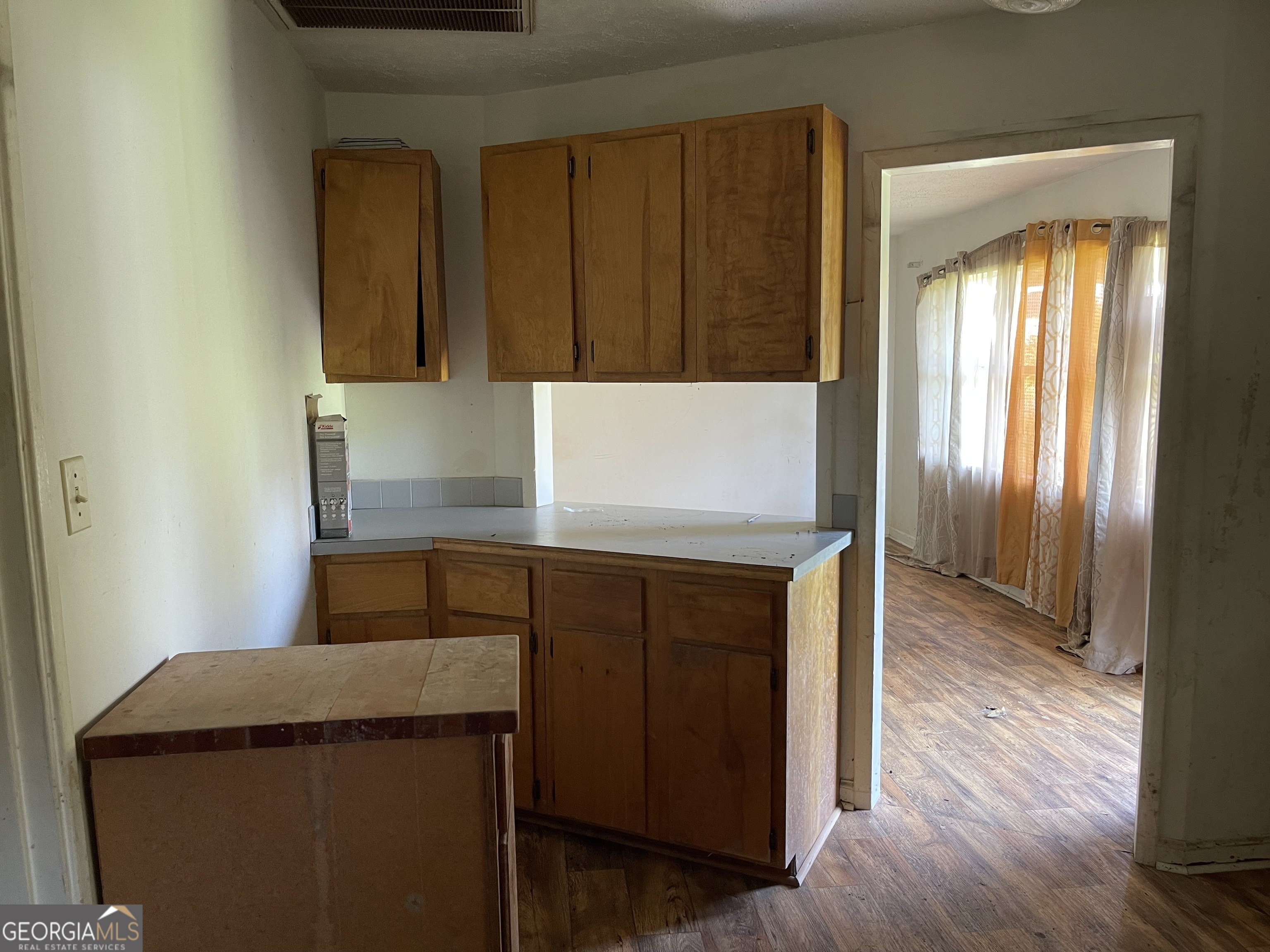 486 Denham Street Property Photo 4
