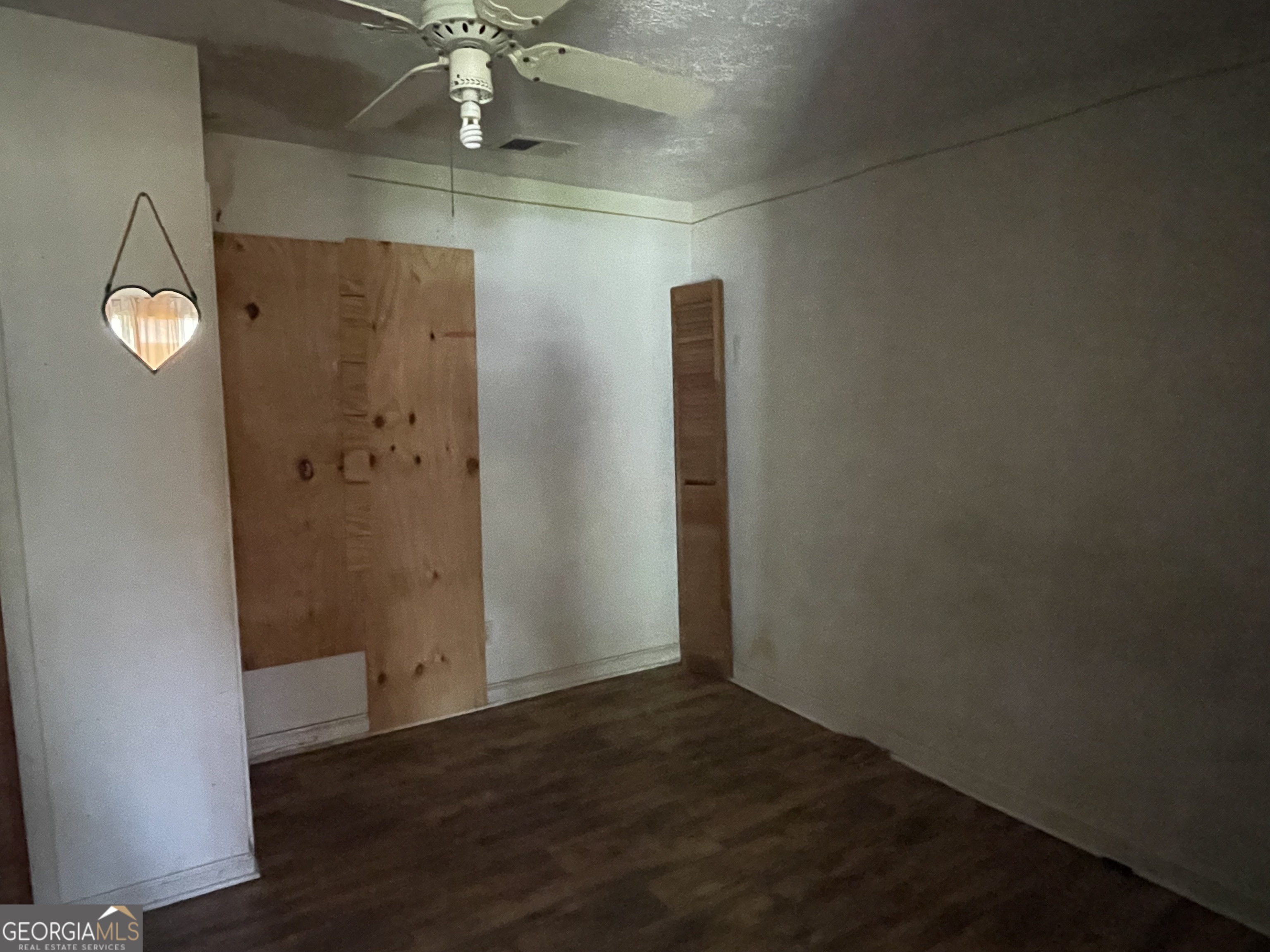 486 Denham Street Property Photo 6