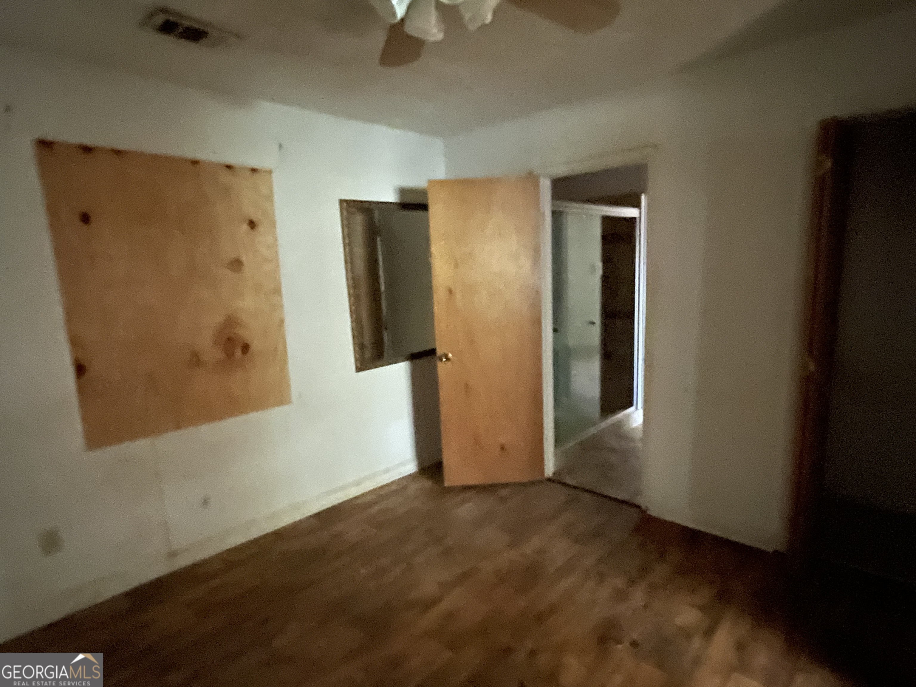 486 Denham Street Property Photo 7