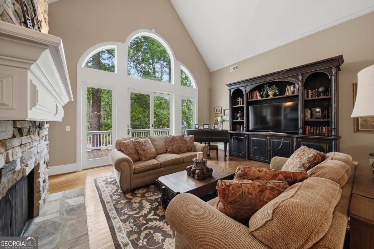 1051 Cawthorne Lane Property Photo 18