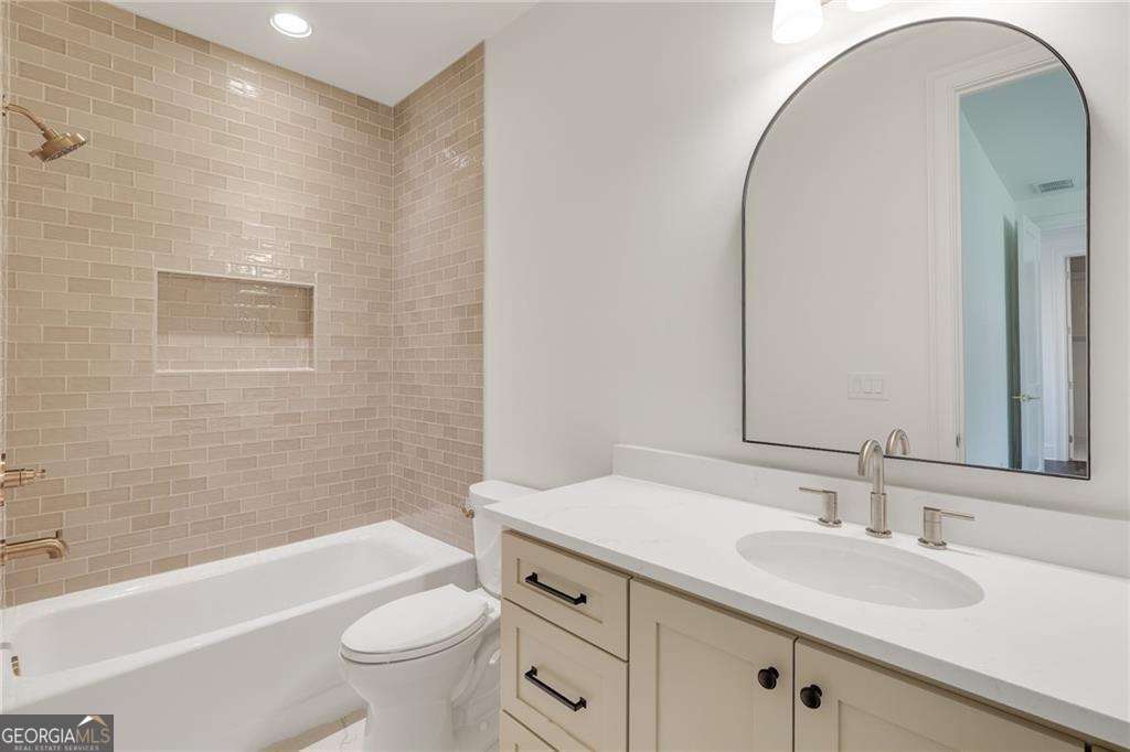 228 Thomas Circle Property Photo 34