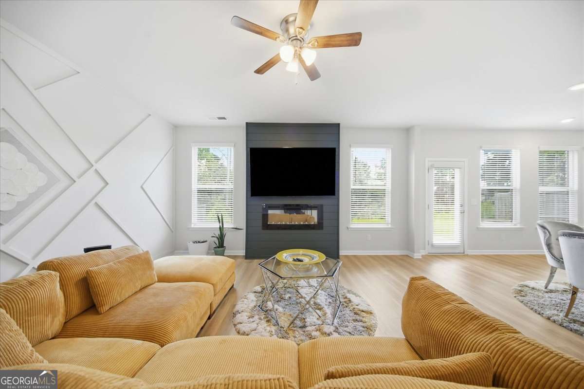 2116 Cadenza Circle Property Photo 3