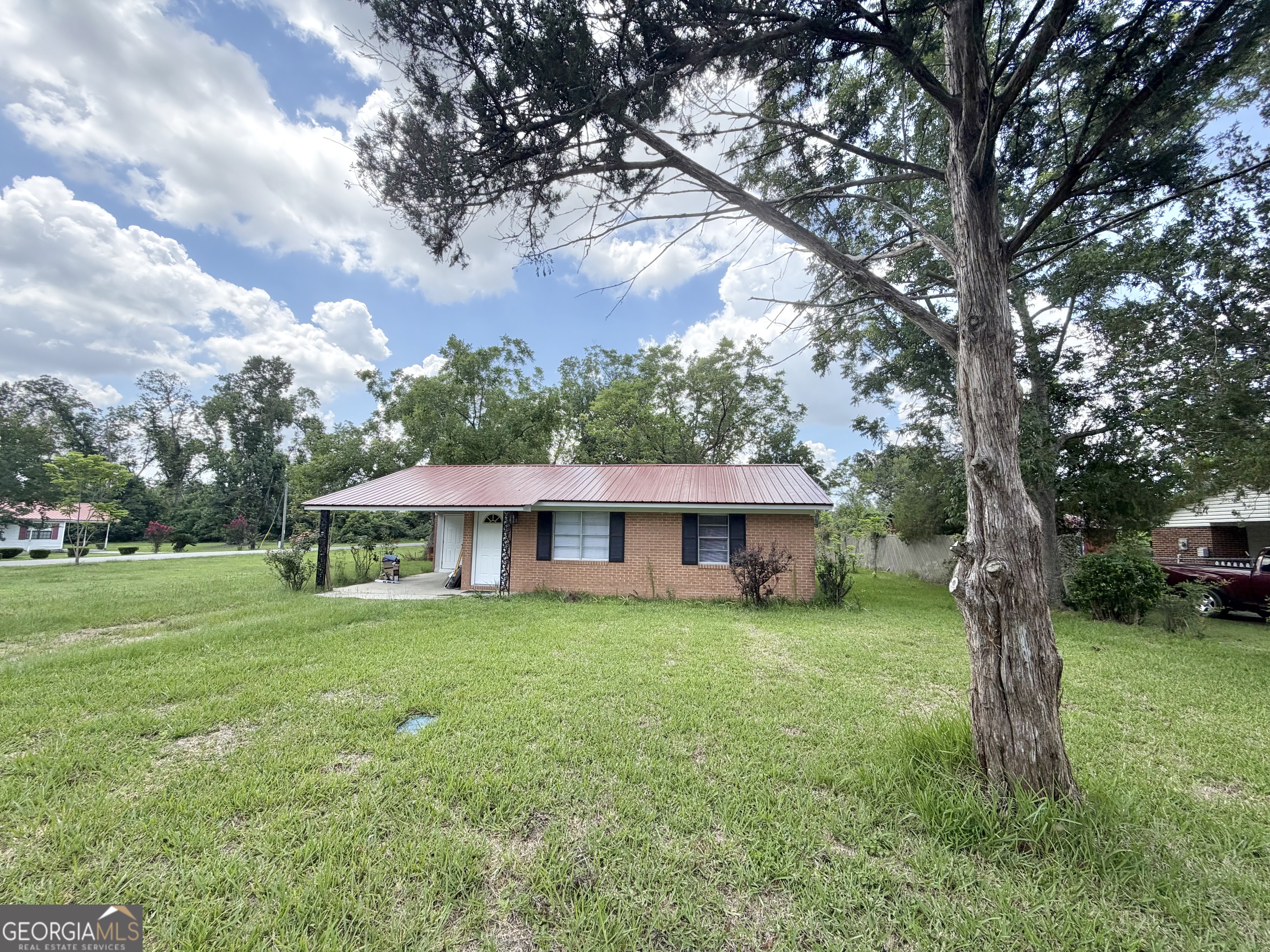 5 Lakeside Drive Property Photo 1