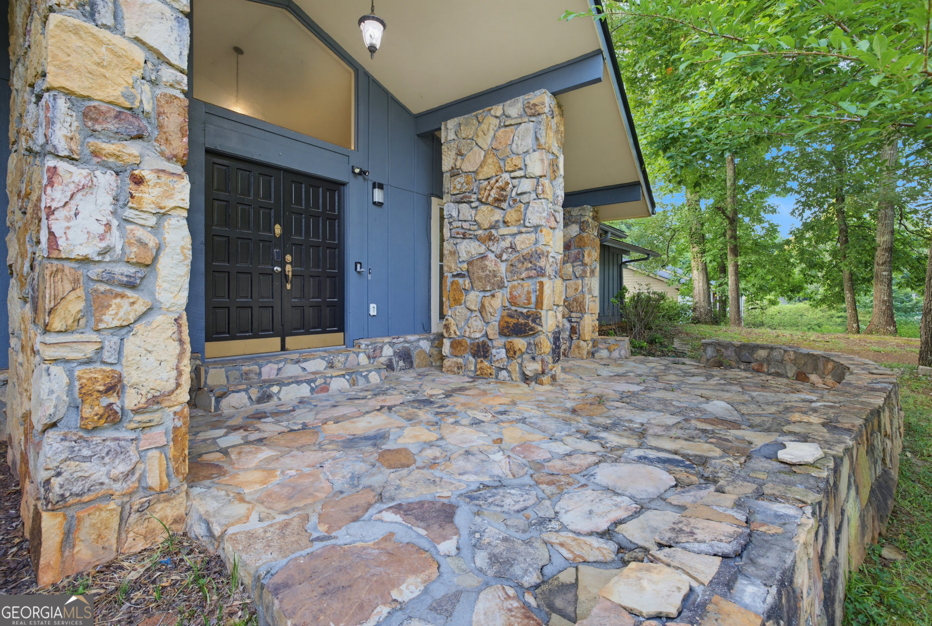 2544 Highland Drive Se Property Photo 2