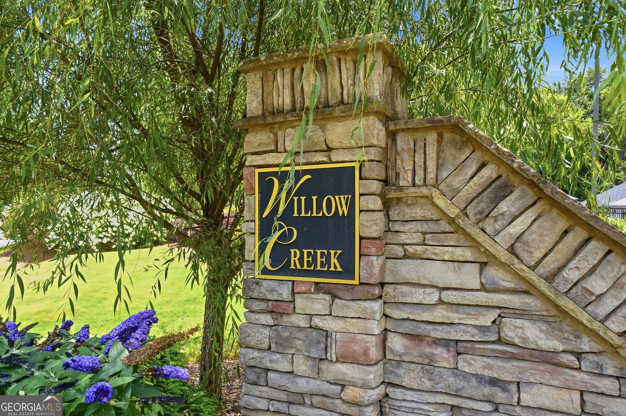 4933 Willow Creek Drive Property Photo 4