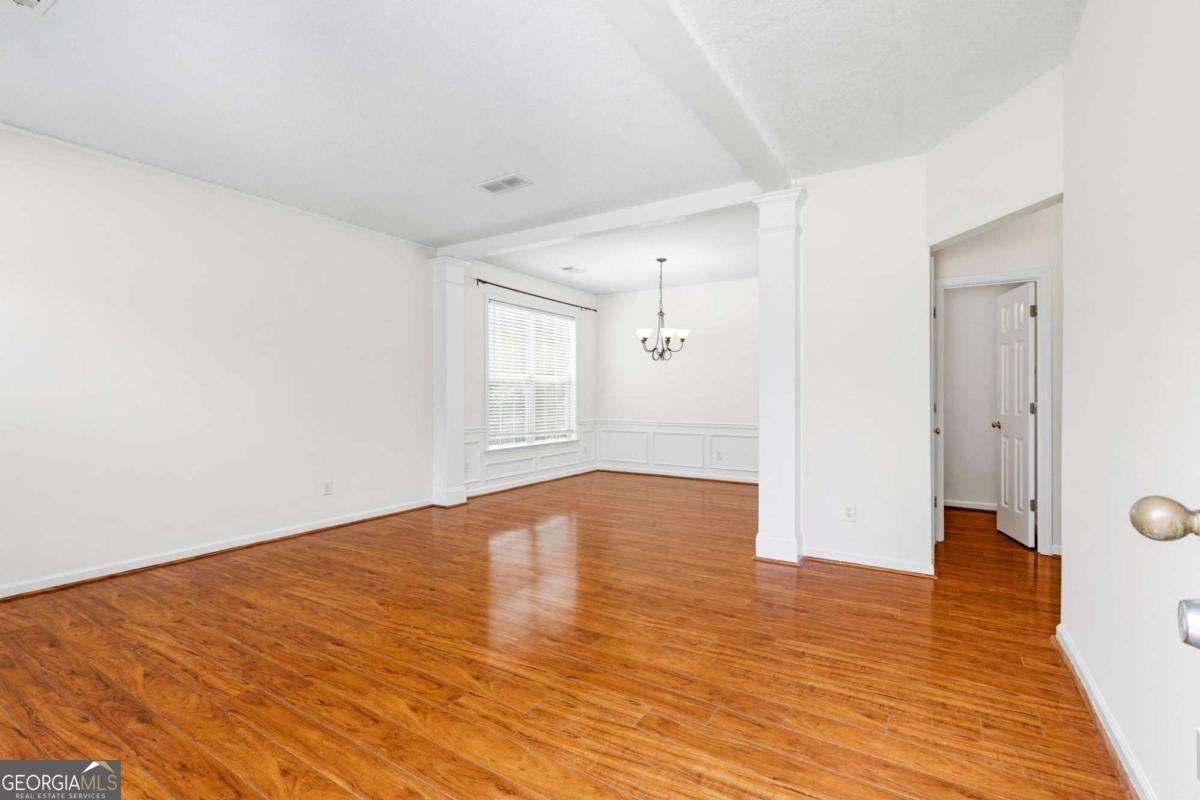 490 Chippenham Court Property Photo 6