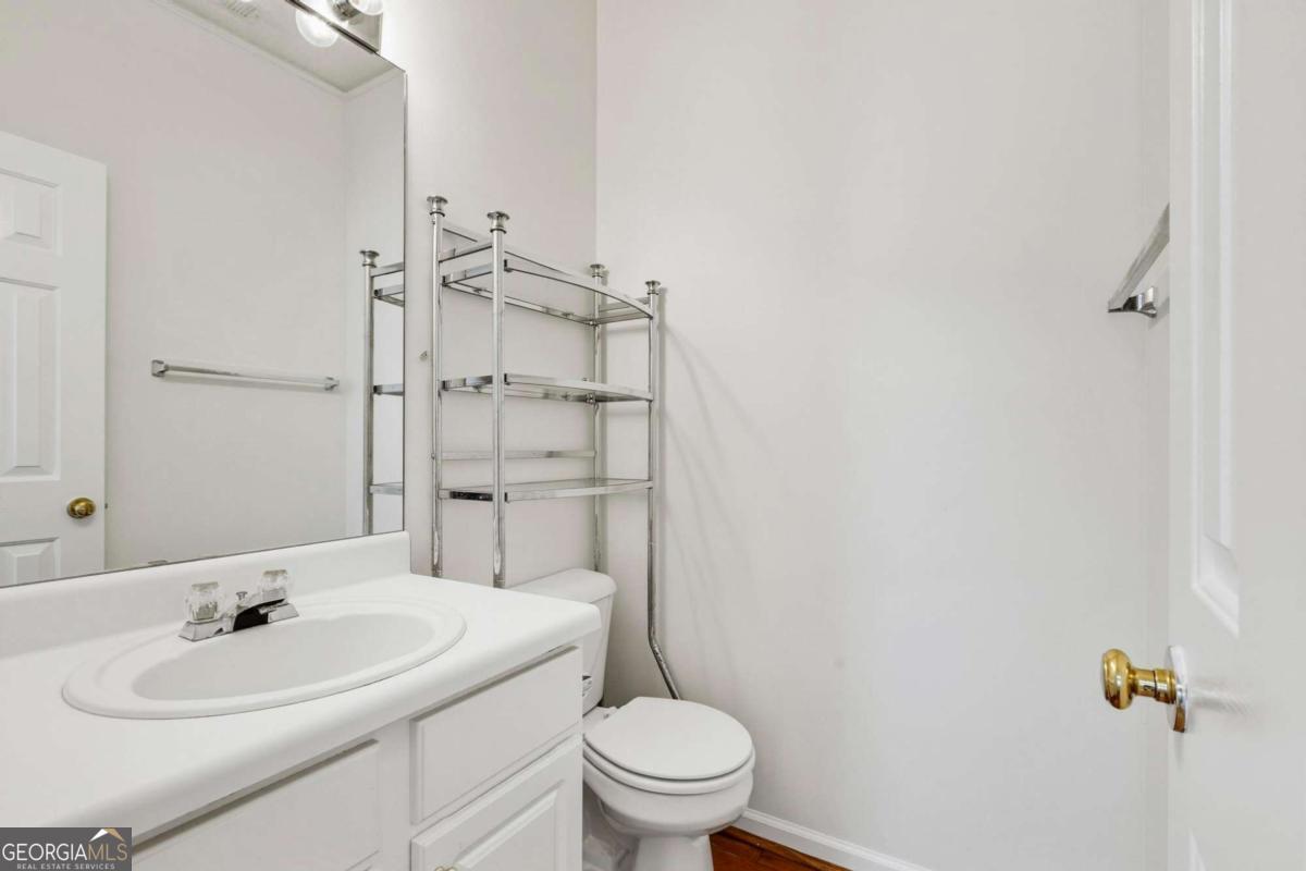 490 Chippenham Court Property Photo 8