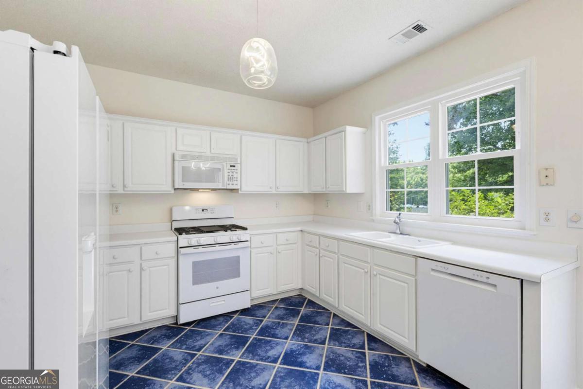 490 Chippenham Court Property Photo 18