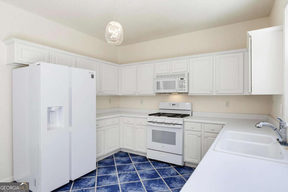 490 Chippenham Court Property Photo 19