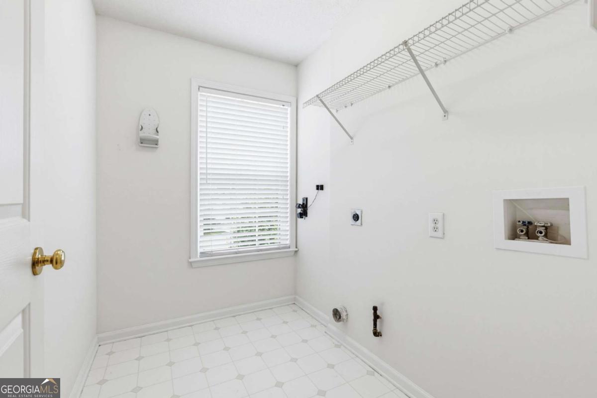 490 Chippenham Court Property Photo 32