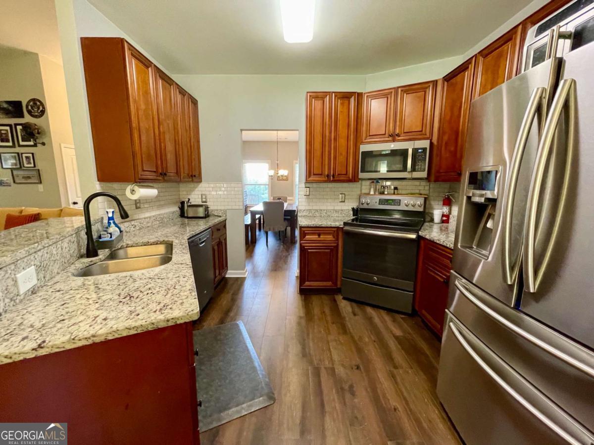 120 W Pennick Drive Property Photo 2