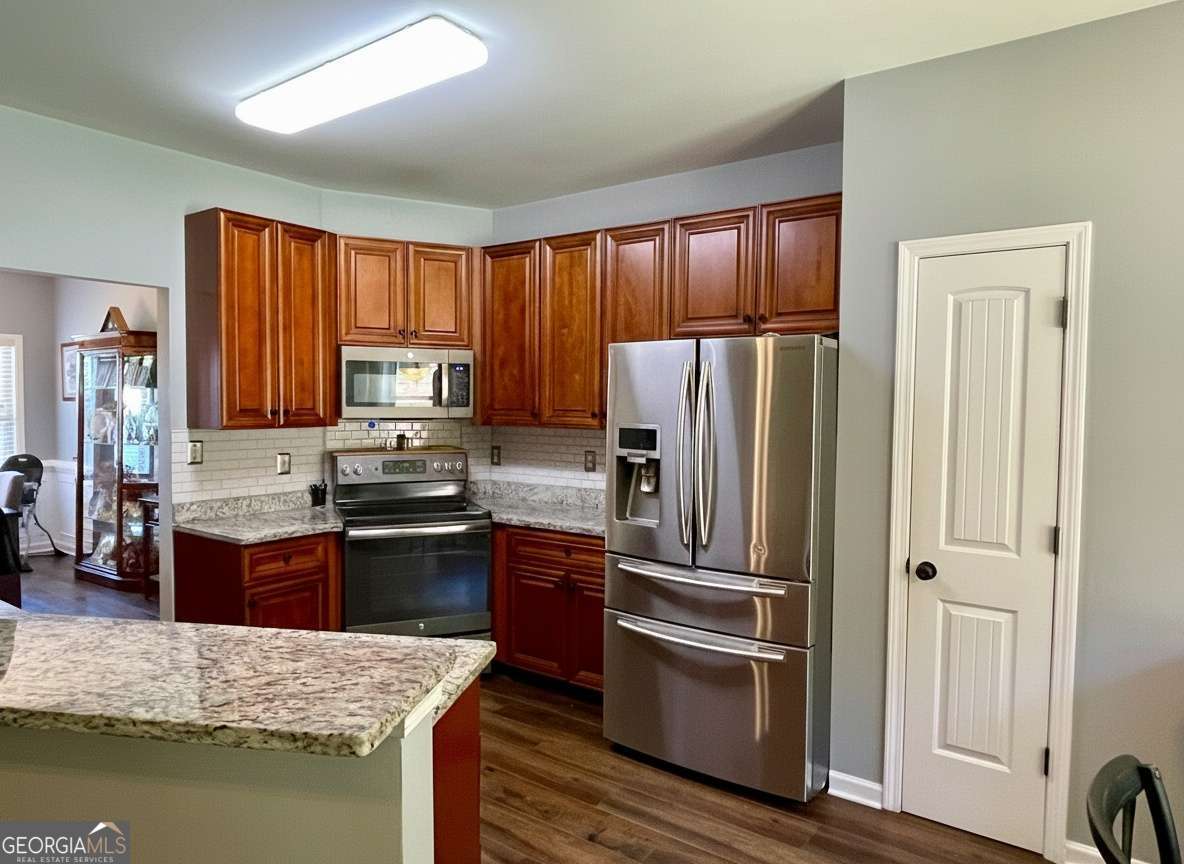 120 W Pennick Drive Property Photo 3