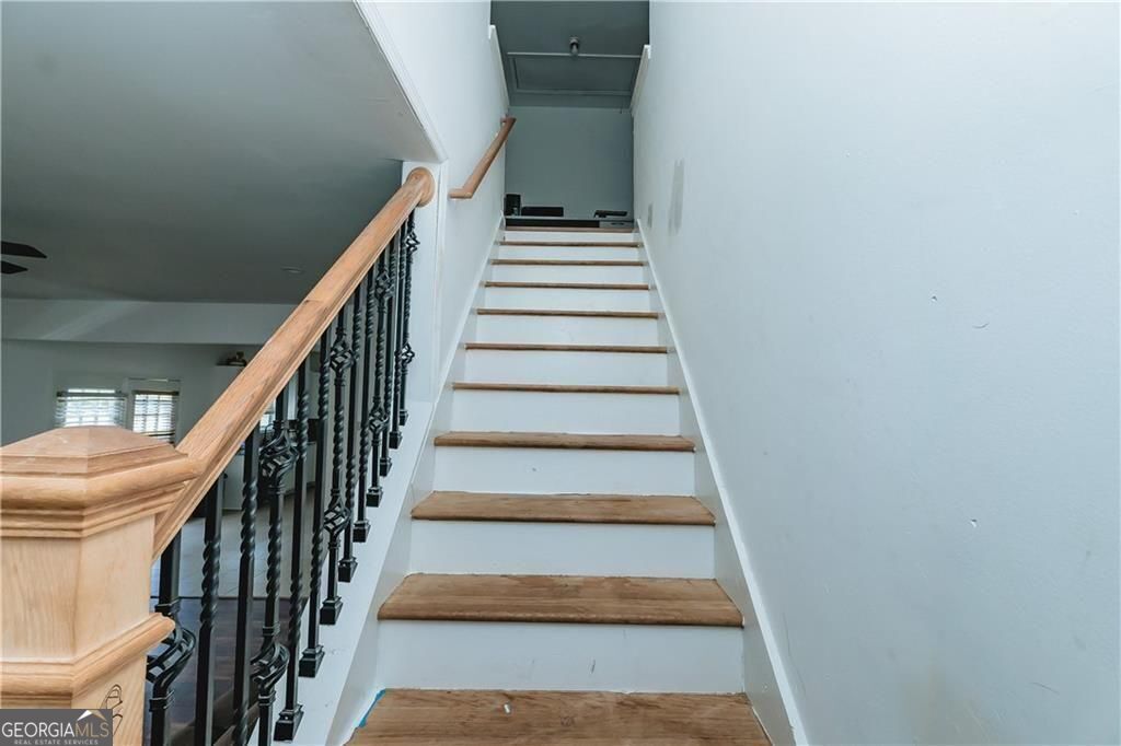 1112 Willow Crest Way Property Photo 12