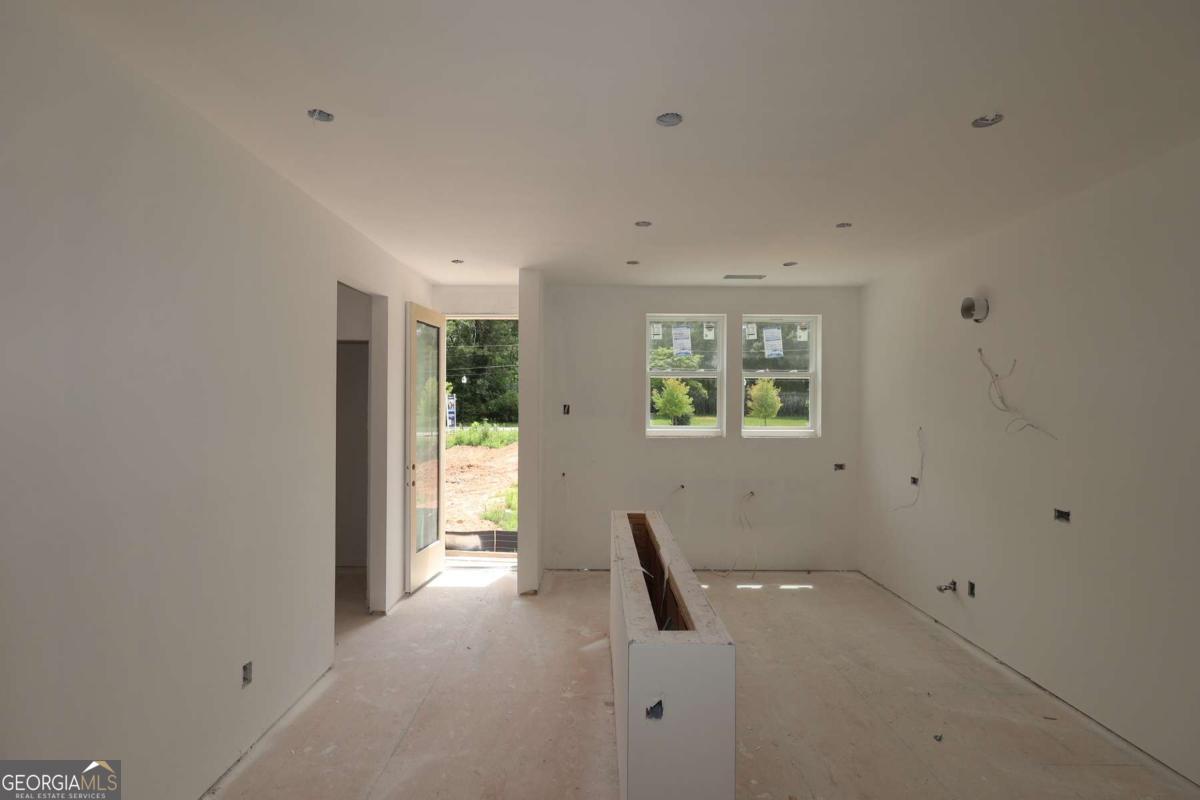 646 Memphis Drive Property Photo 8