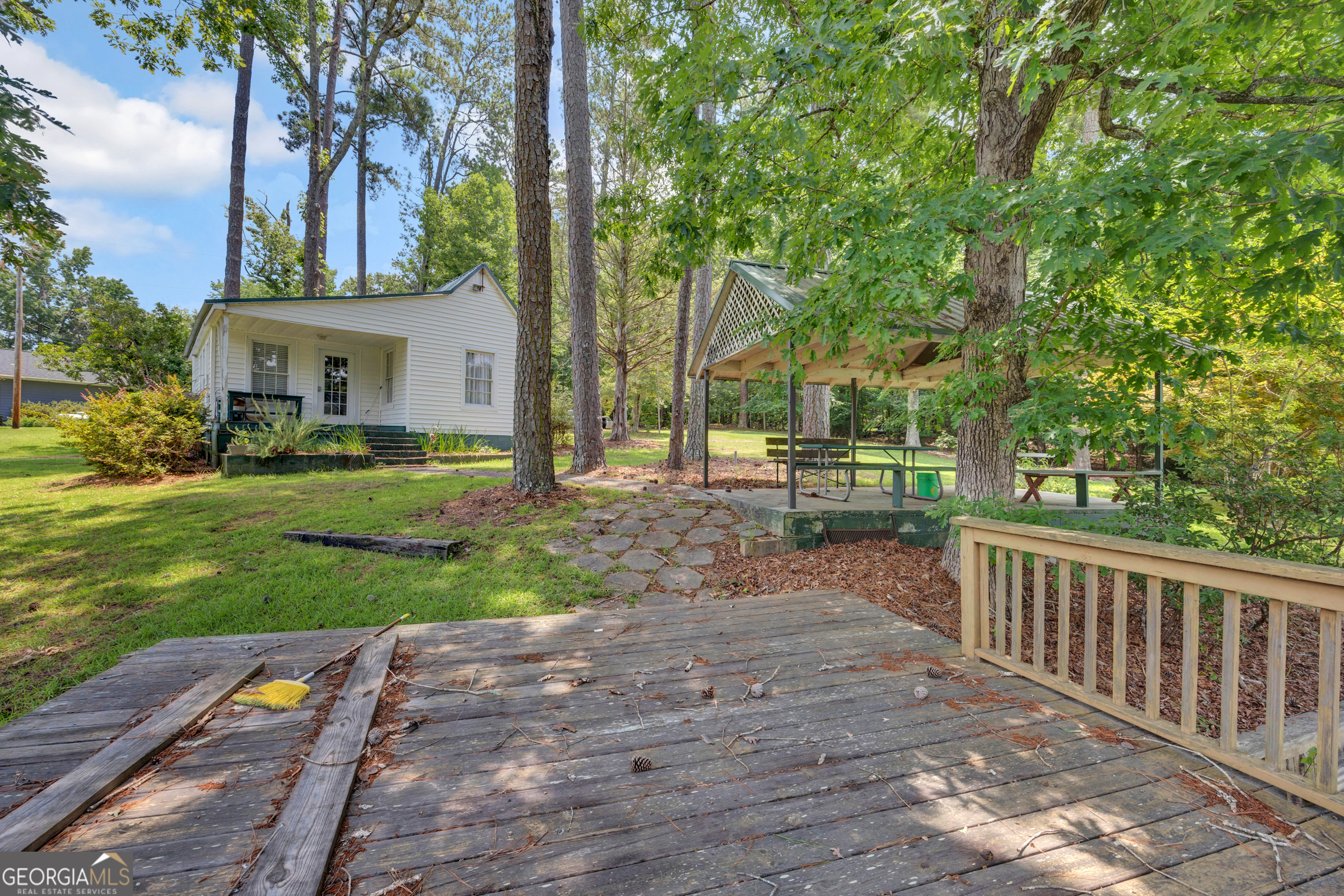 124 E Ward Road Property Photo 7