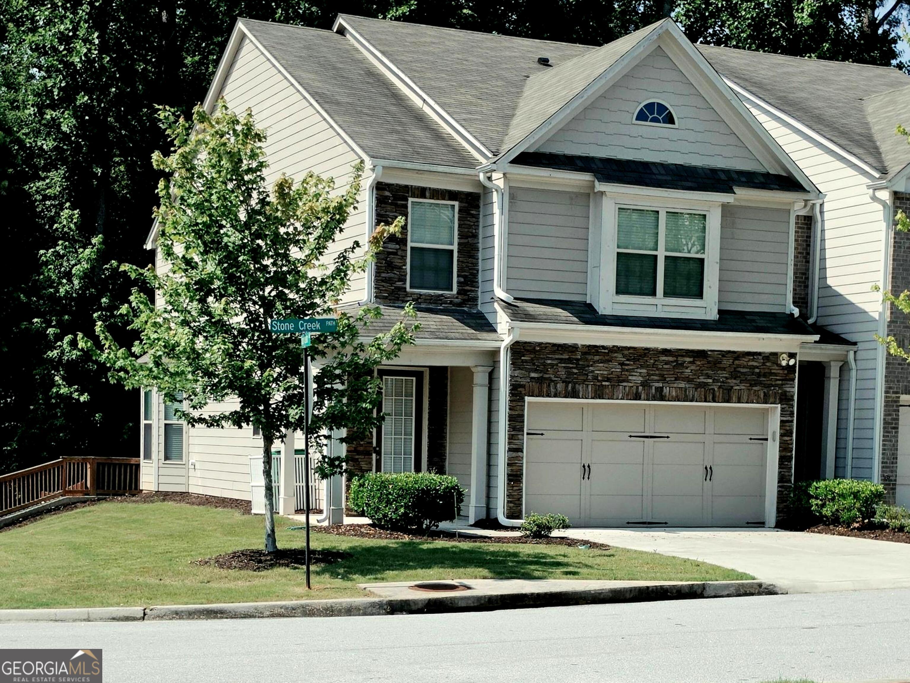 7527 Stone Creek Path Property Photo 2