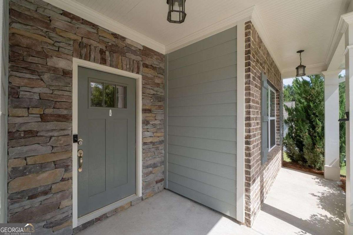 111 Crestbrook Way Property Photo 4