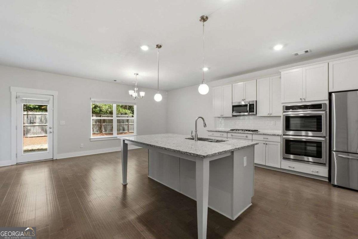 111 Crestbrook Way Property Photo 11
