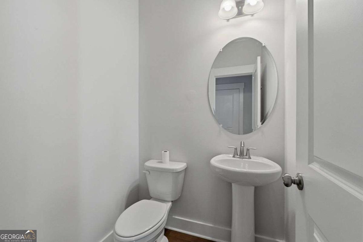 111 Crestbrook Way Property Photo 15
