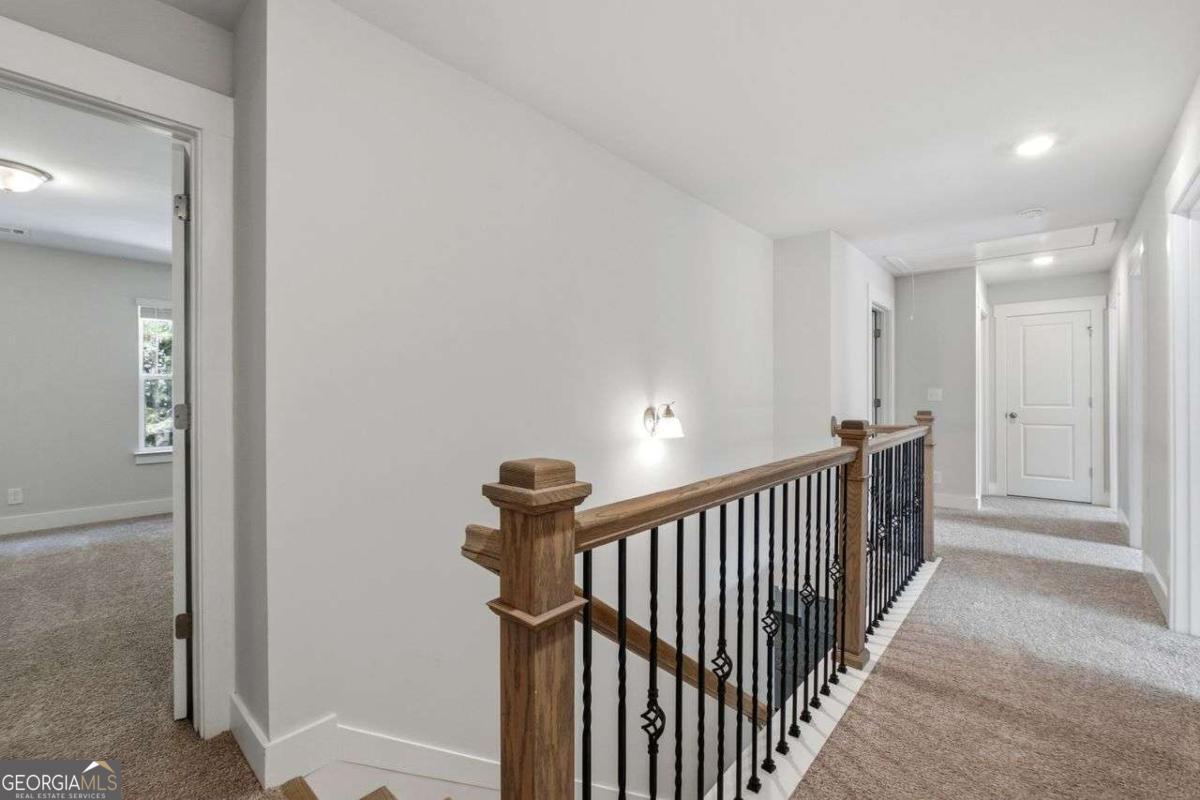 111 Crestbrook Way Property Photo 16