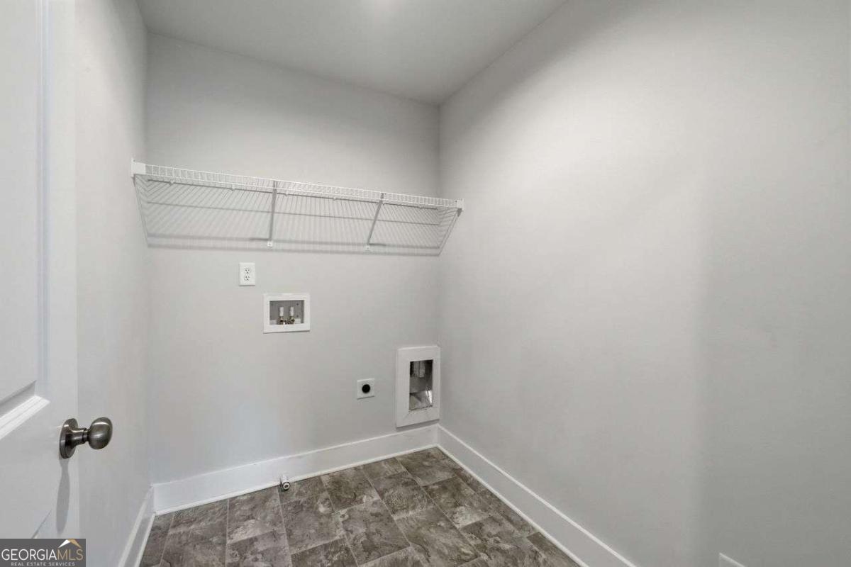 111 Crestbrook Way Property Photo 27