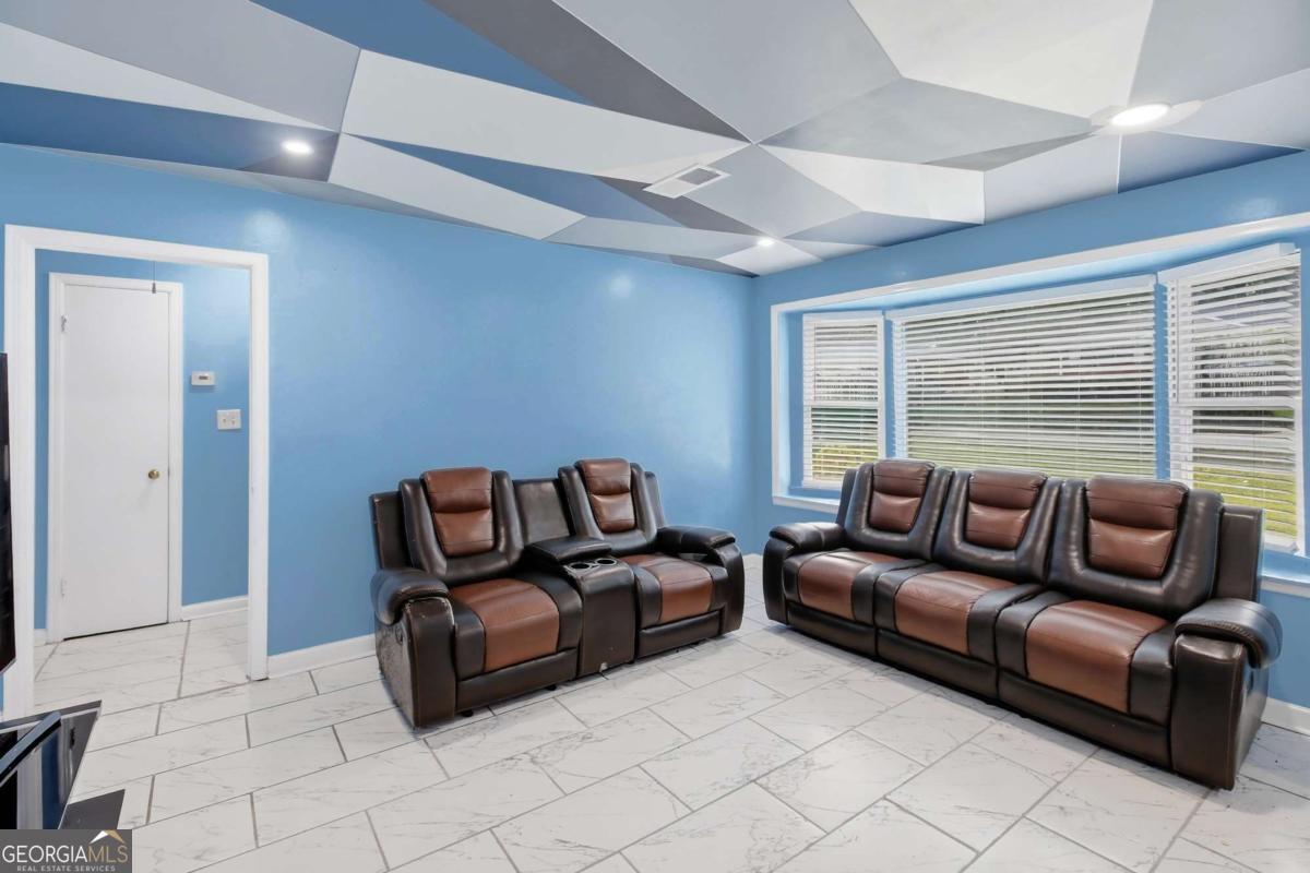 1101 Lloyd Drive Property Photo 6