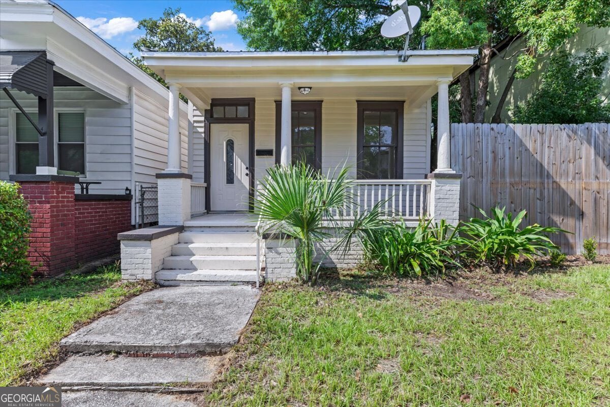 604 W 40th Street Property Photo 1