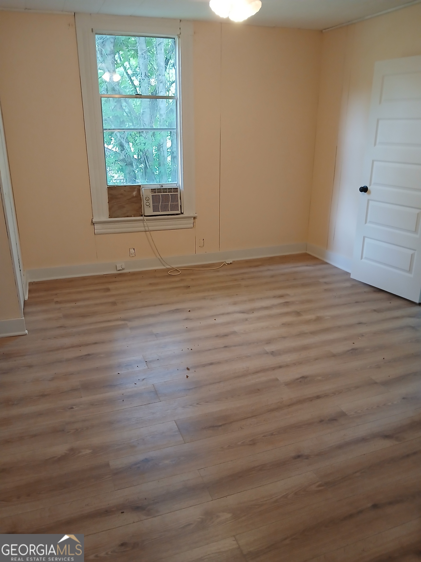 678 Dixie Avenue Property Photo 8