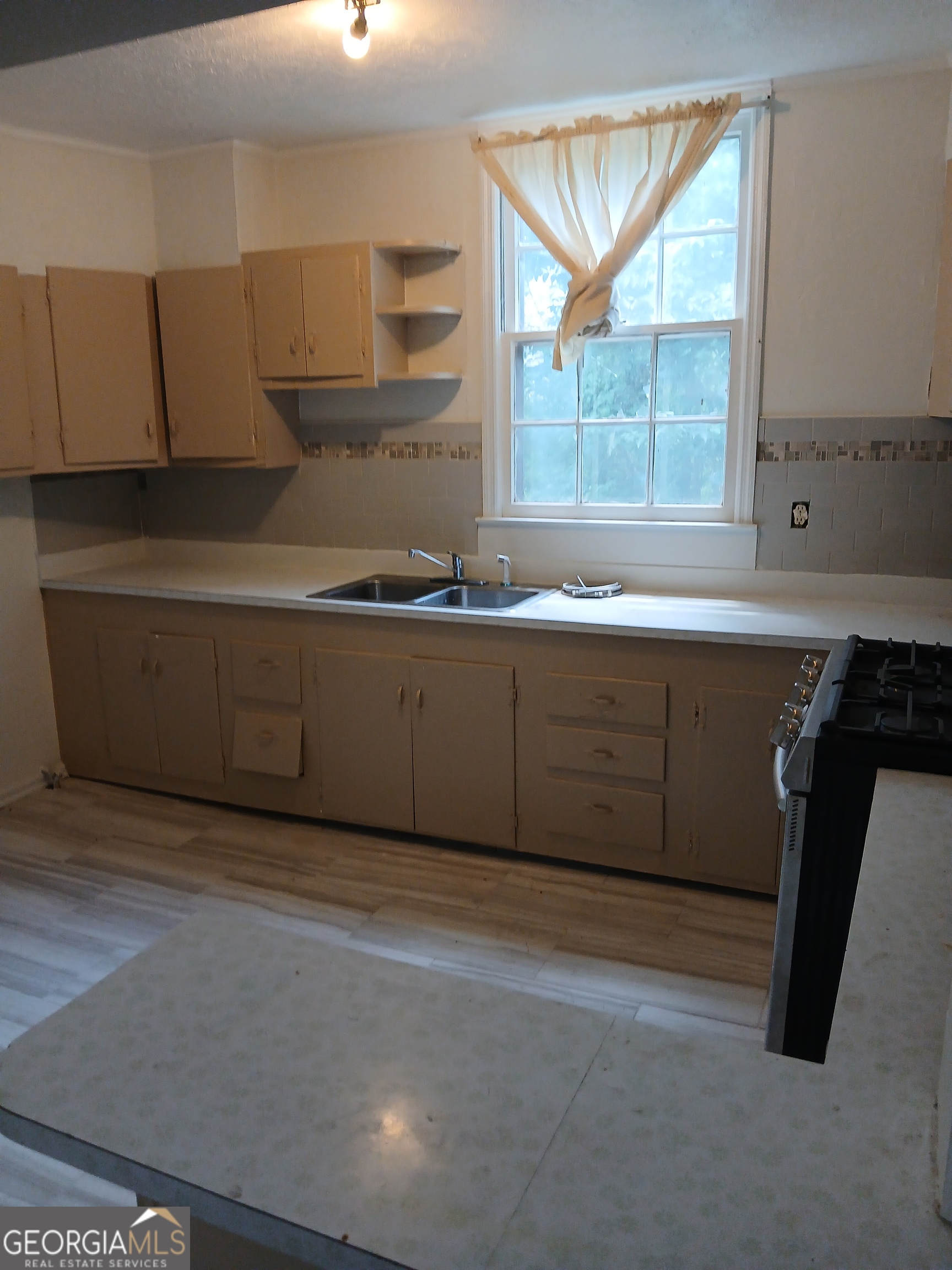 678 Dixie Avenue Property Photo 9