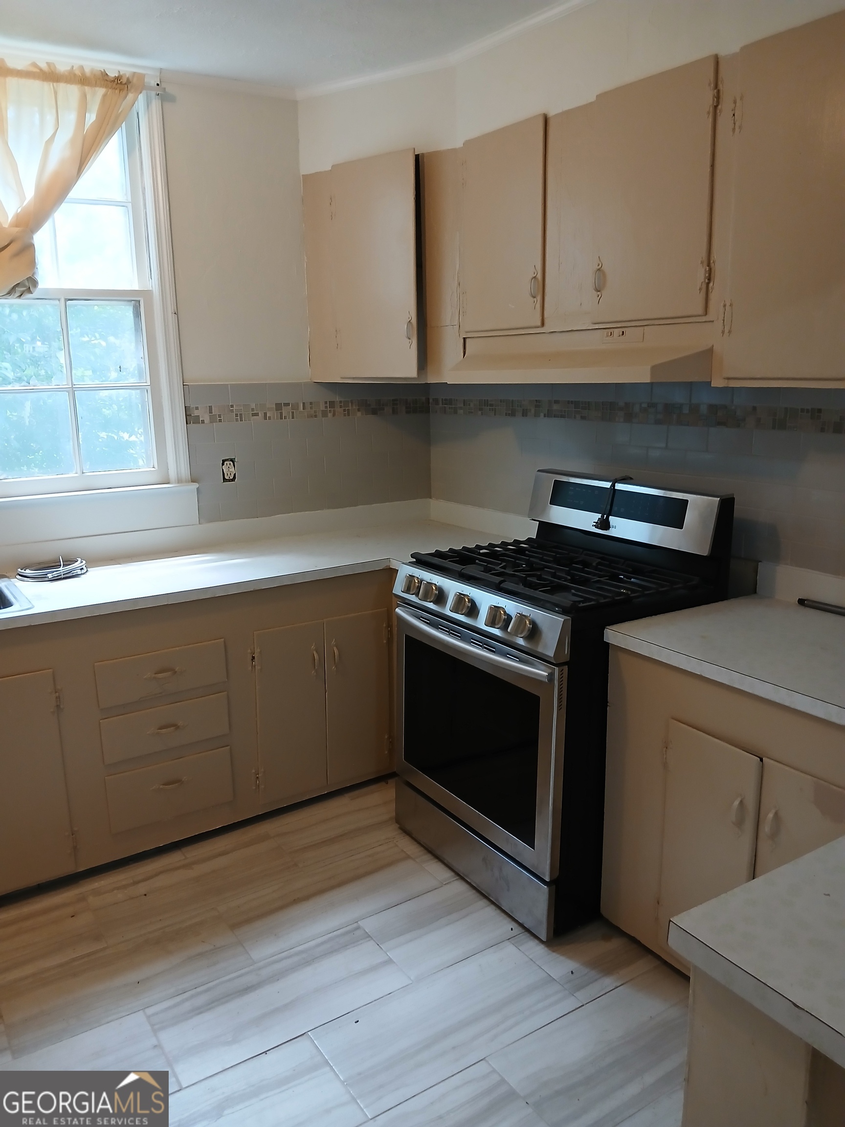 678 Dixie Avenue Property Photo 10