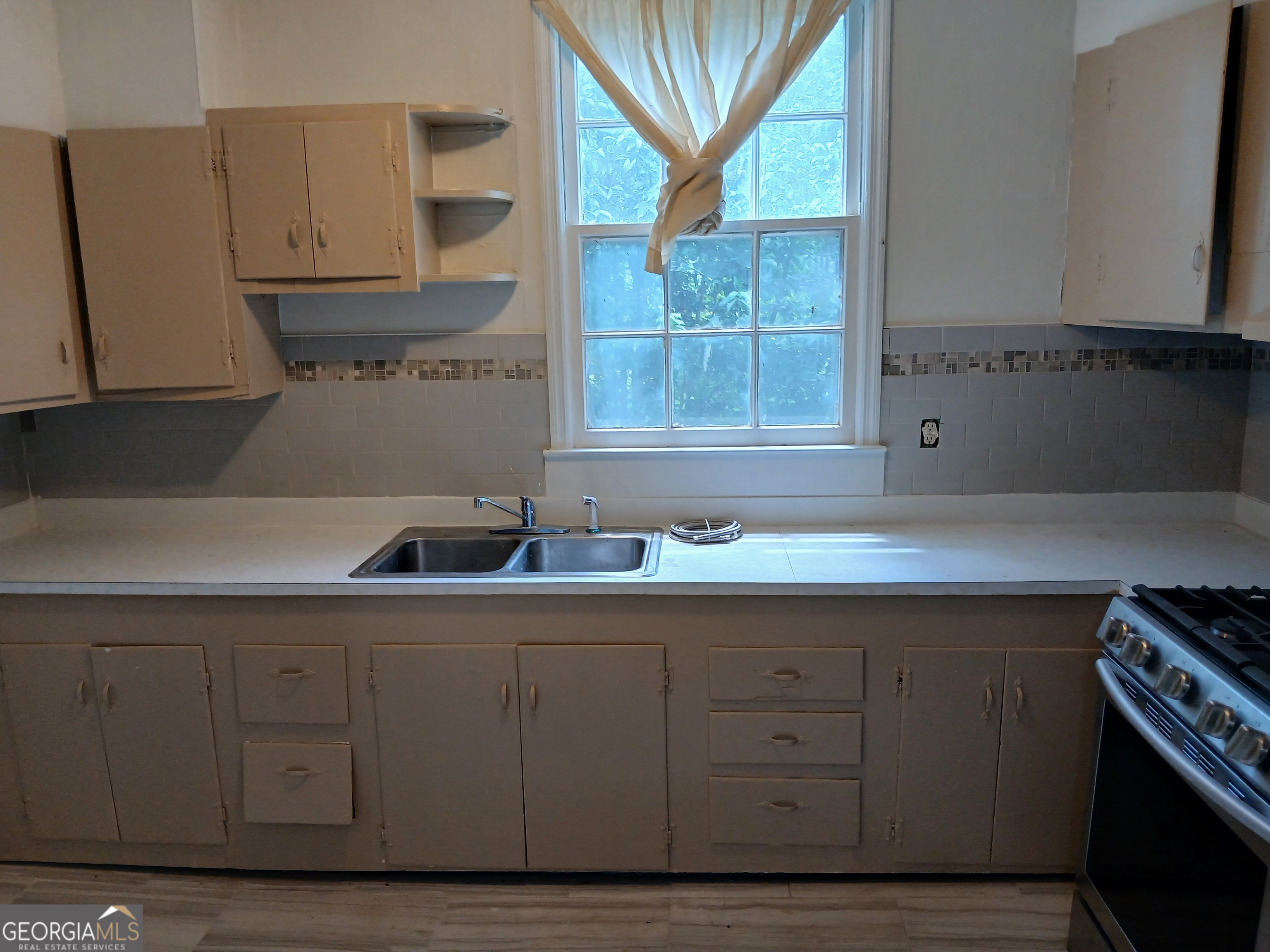 678 Dixie Avenue Property Photo 13