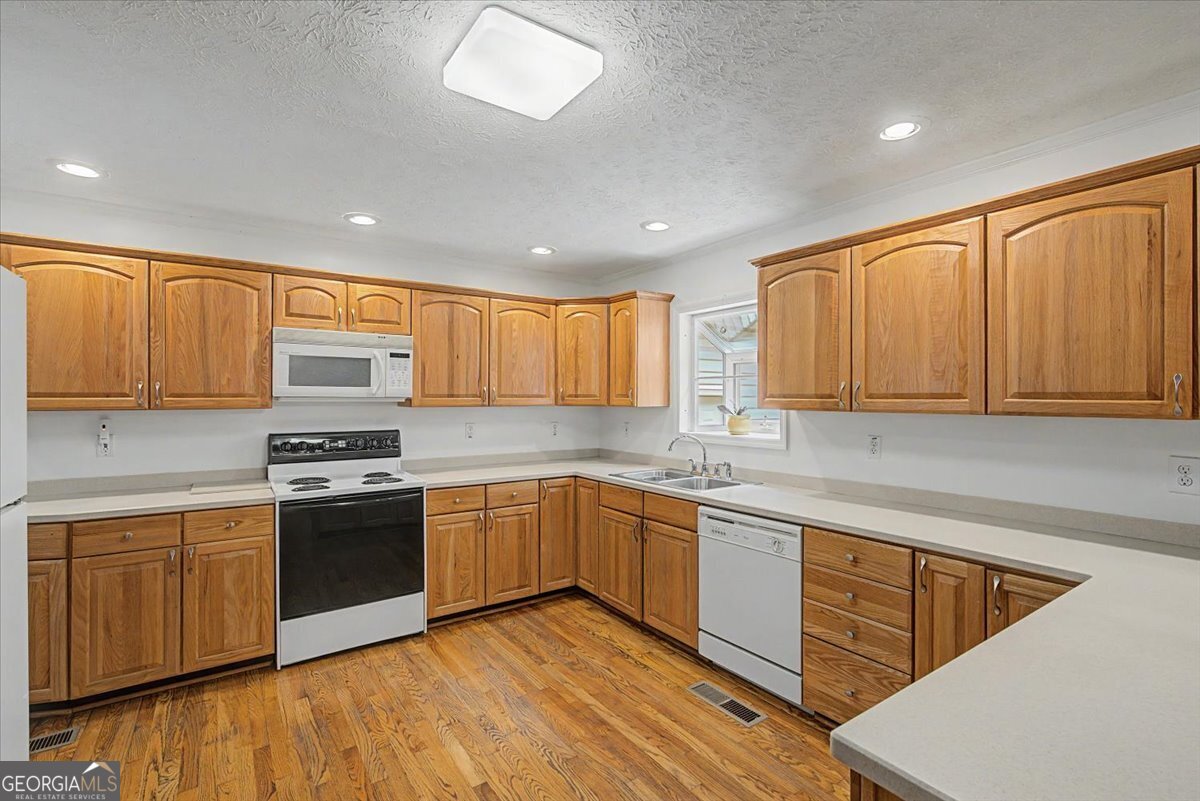596 Morningside Drive Property Photo 16
