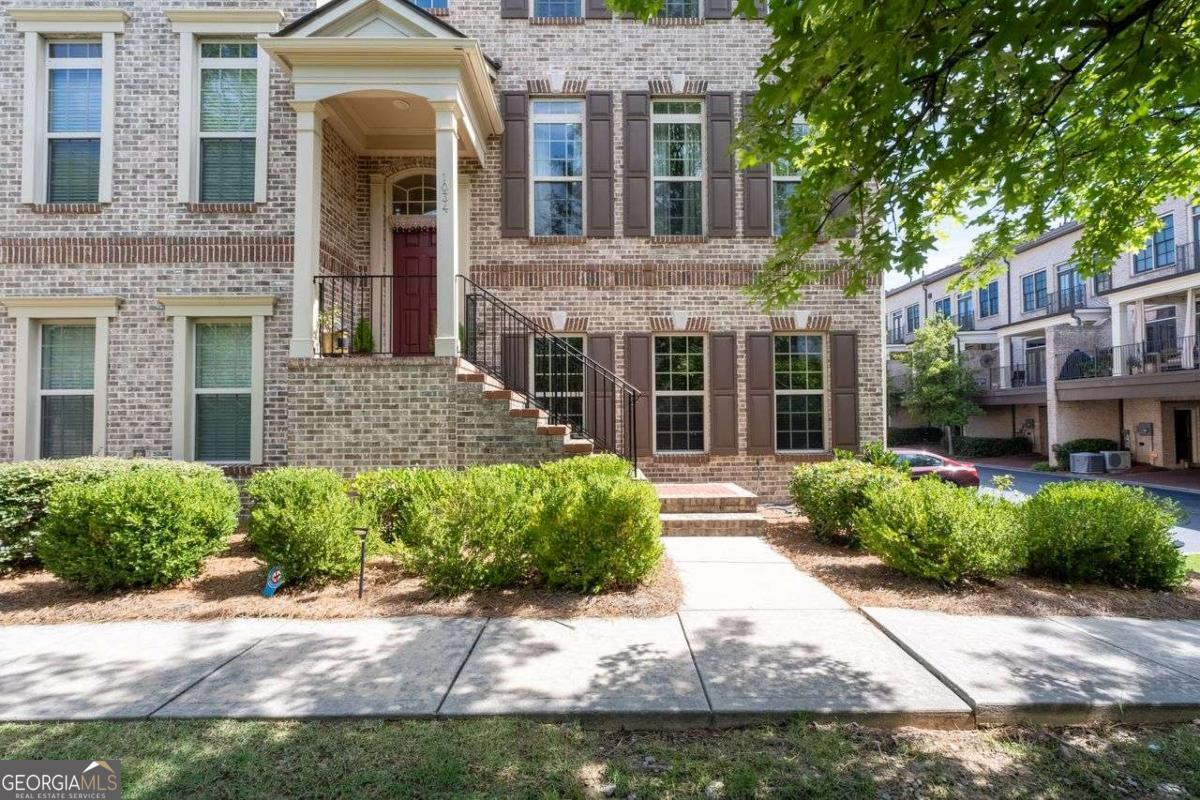 1034 East Paces Chas NE Property Photo 1