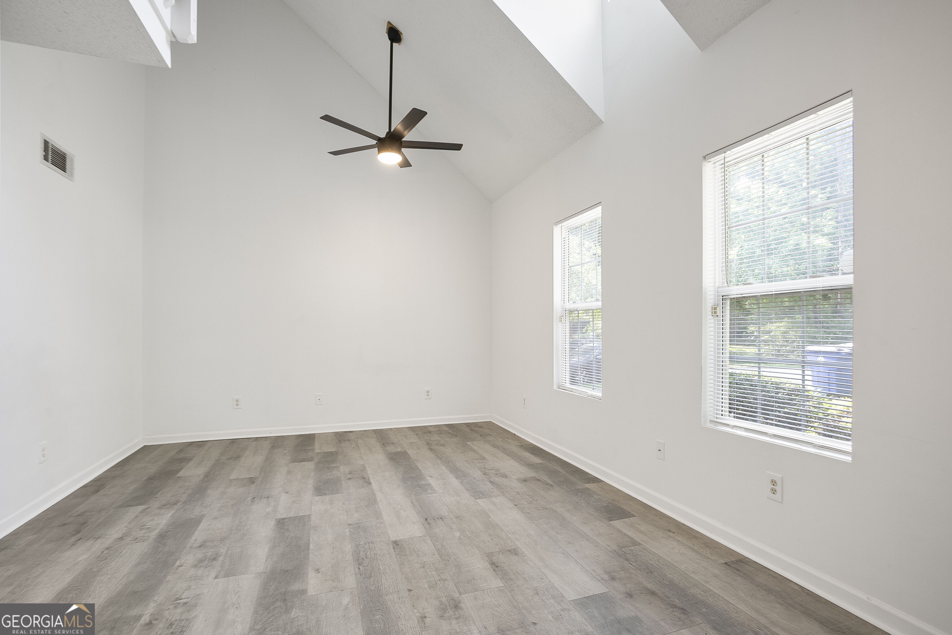 6712 Lakewood Drive Property Photo 2