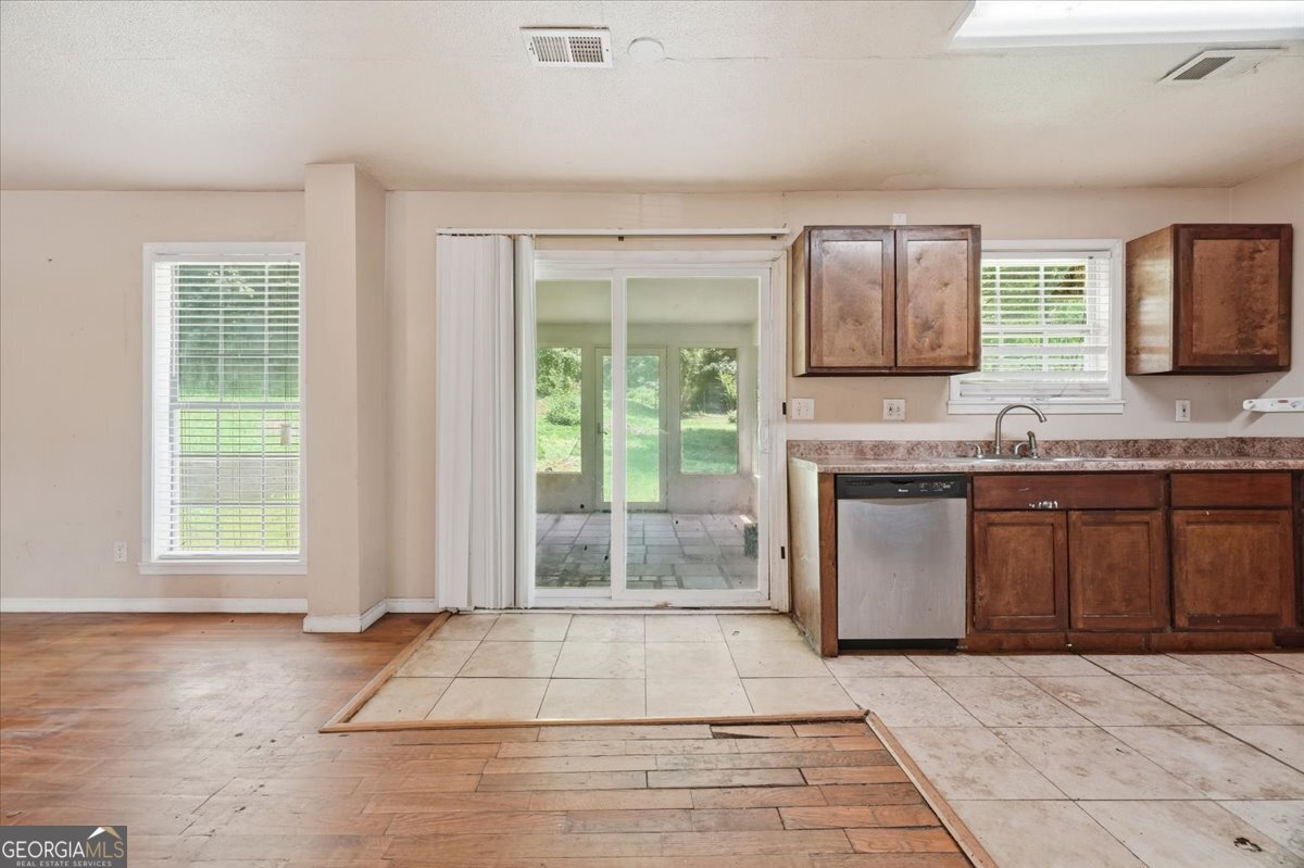 194 Brownlee Road Sw Property Photo 9